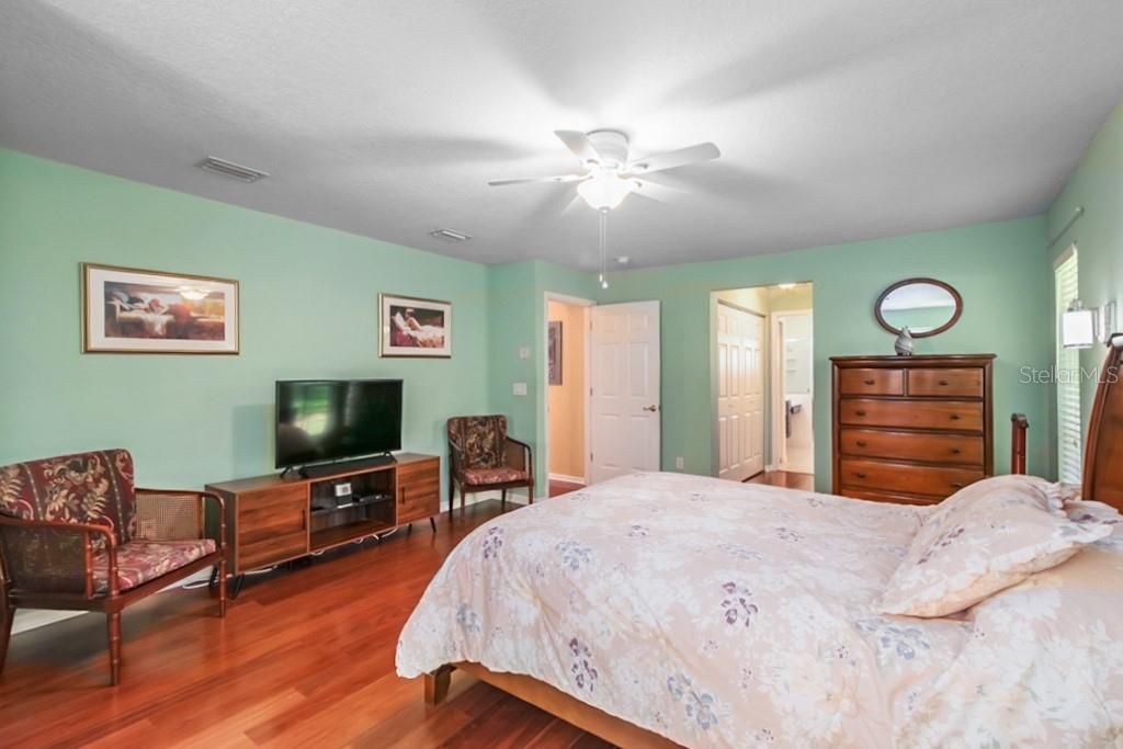 En Venta: $549,000 (4 camas, 2 baños, 2473 Pies cuadrados)