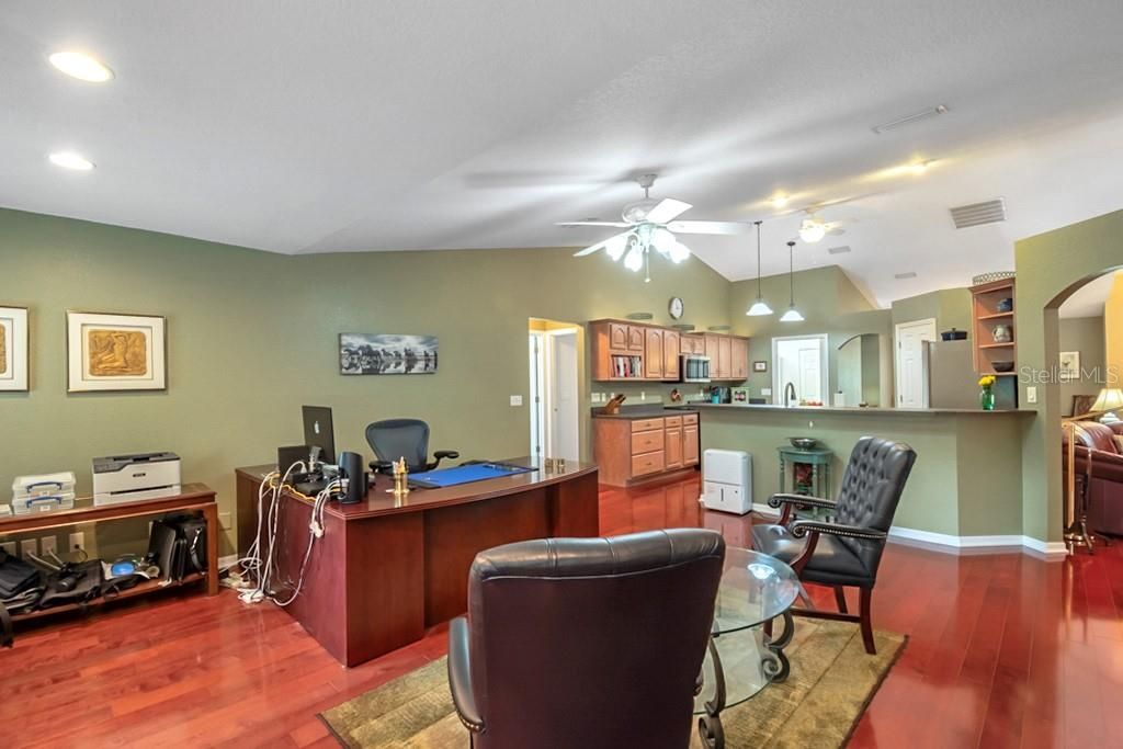 En Venta: $549,000 (4 camas, 2 baños, 2473 Pies cuadrados)