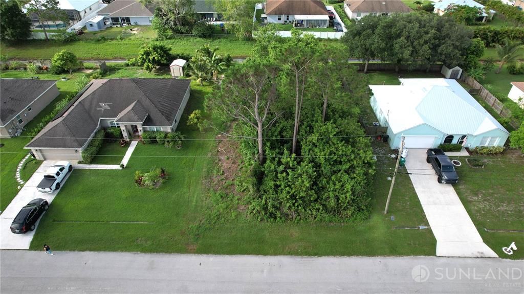 На продажу: $190,000 (0.23 acres)