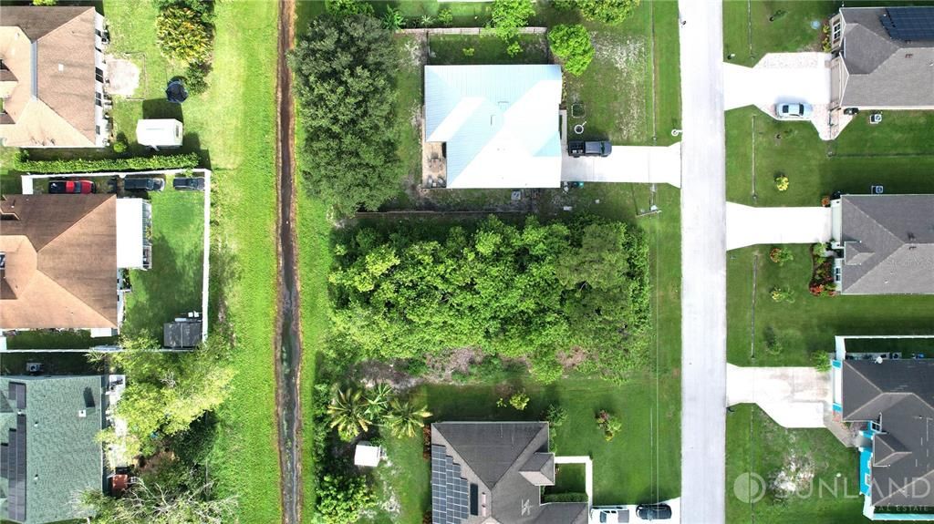 На продажу: $190,000 (0.23 acres)