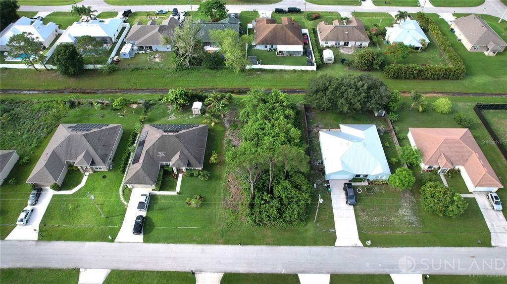 На продажу: $190,000 (0.23 acres)