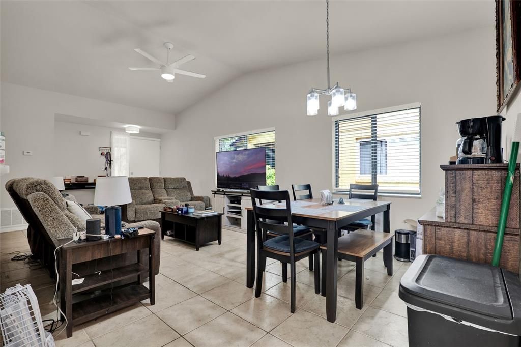 待售: $575,000 (6 贝兹, 0 浴室, 1123 平方英尺)