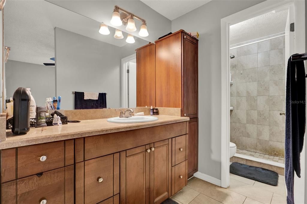 待售: $575,000 (6 贝兹, 0 浴室, 1123 平方英尺)