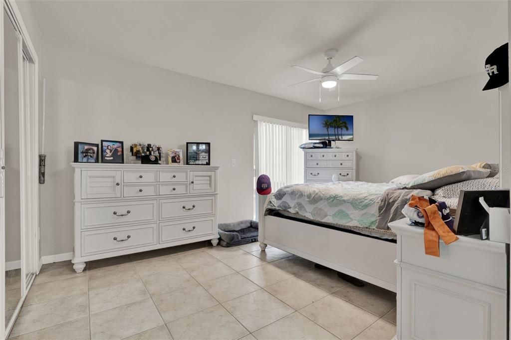 待售: $575,000 (6 贝兹, 0 浴室, 1123 平方英尺)