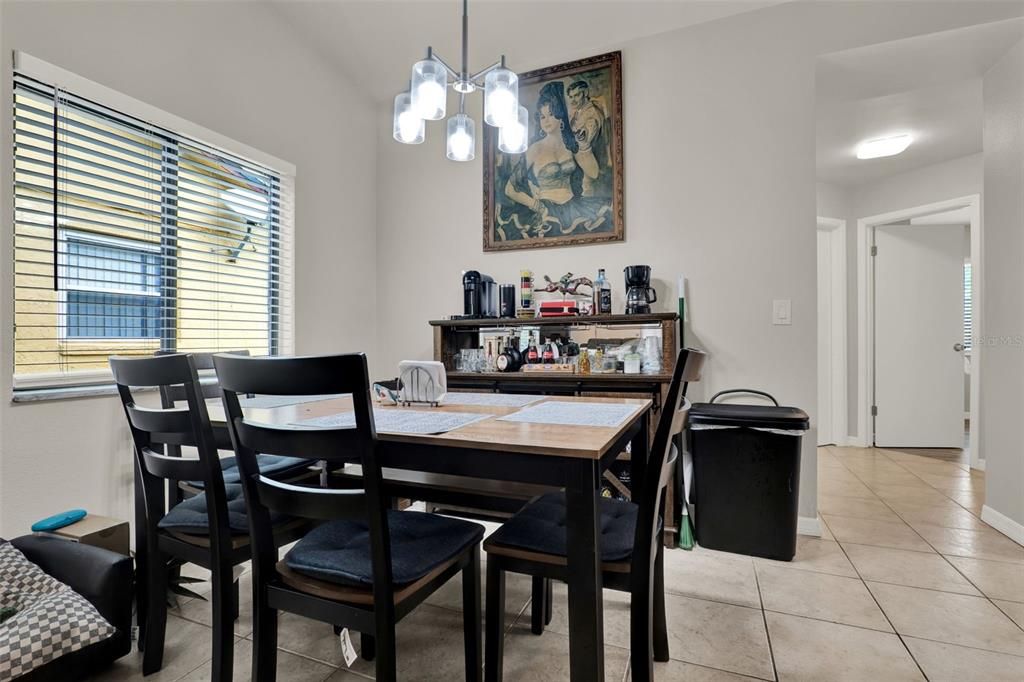 待售: $575,000 (6 贝兹, 0 浴室, 1123 平方英尺)