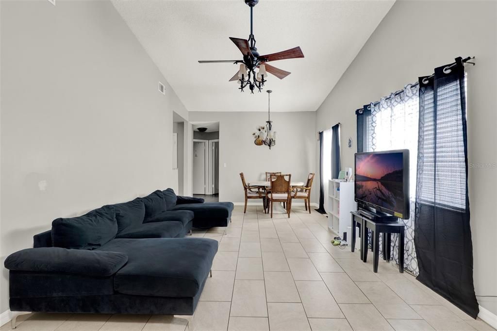 待售: $575,000 (6 贝兹, 0 浴室, 1123 平方英尺)