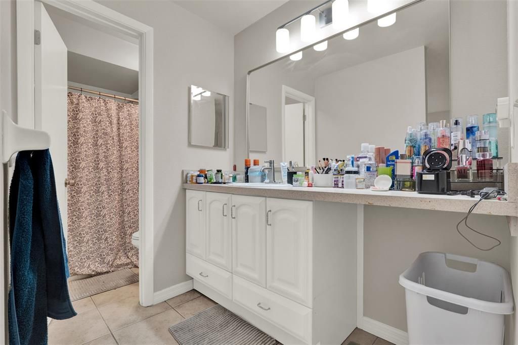 待售: $575,000 (6 贝兹, 0 浴室, 1123 平方英尺)