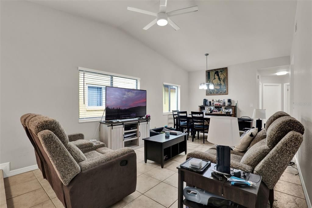 待售: $575,000 (6 贝兹, 0 浴室, 1123 平方英尺)