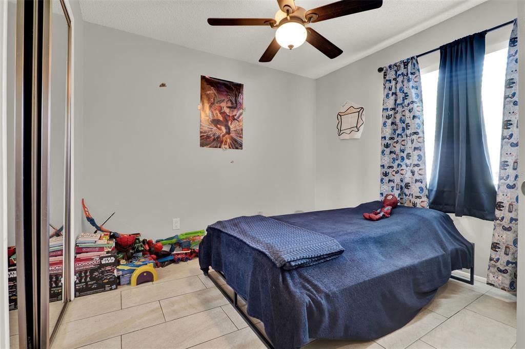 待售: $575,000 (6 贝兹, 0 浴室, 1123 平方英尺)