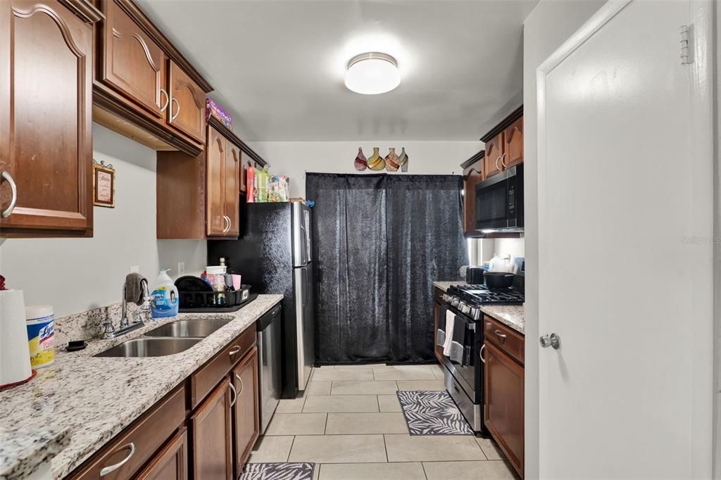 待售: $575,000 (6 贝兹, 0 浴室, 1123 平方英尺)