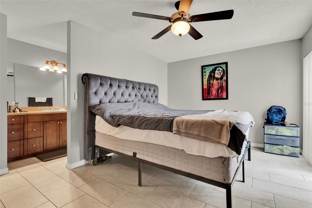 待售: $575,000 (6 贝兹, 0 浴室, 1123 平方英尺)