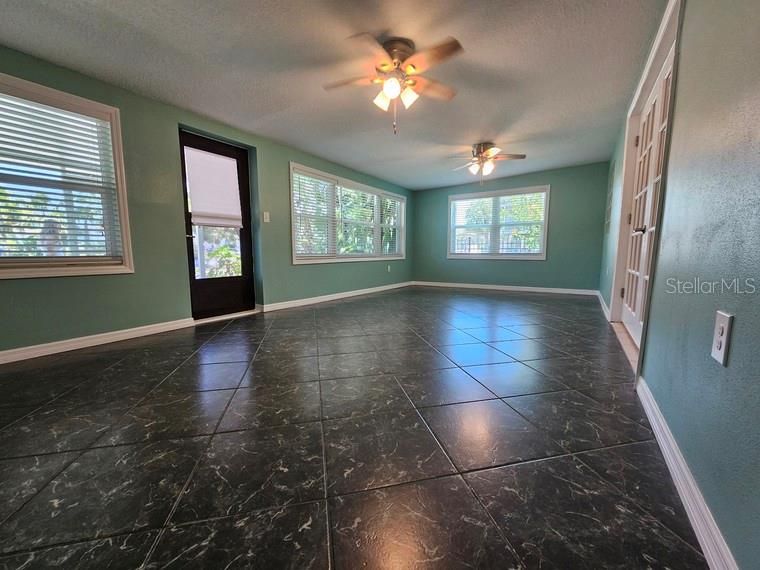 В аренду: $2,900 (3 спален, 2 ванн, 1702 Квадратных фут)