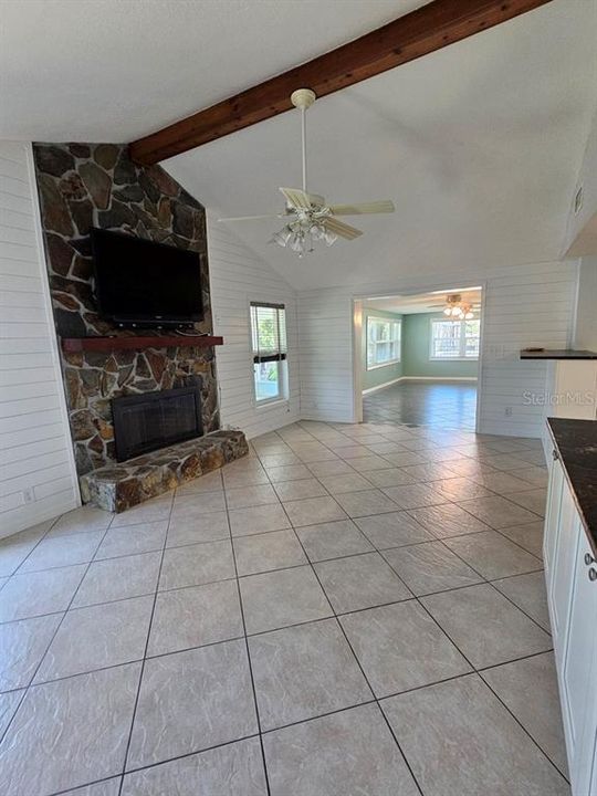 В аренду: $2,900 (3 спален, 2 ванн, 1702 Квадратных фут)