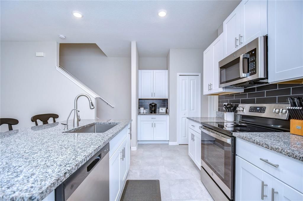 For Rent: $2,795 (3 beds, 3 baths, 1940 Square Feet)