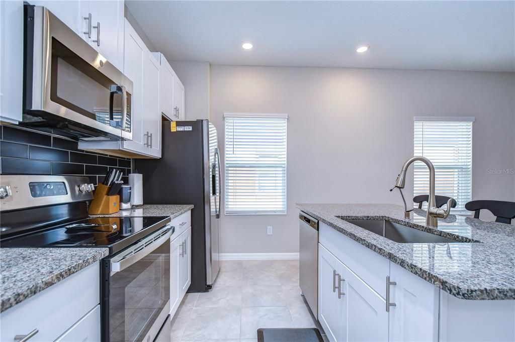 For Rent: $2,795 (3 beds, 3 baths, 1940 Square Feet)