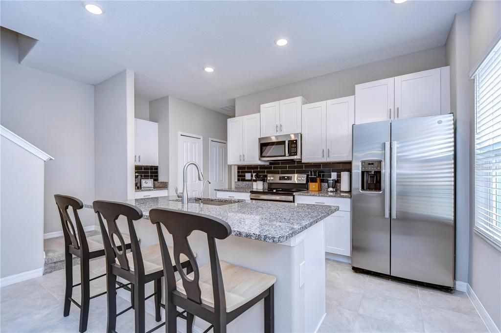 For Rent: $2,795 (3 beds, 3 baths, 1940 Square Feet)