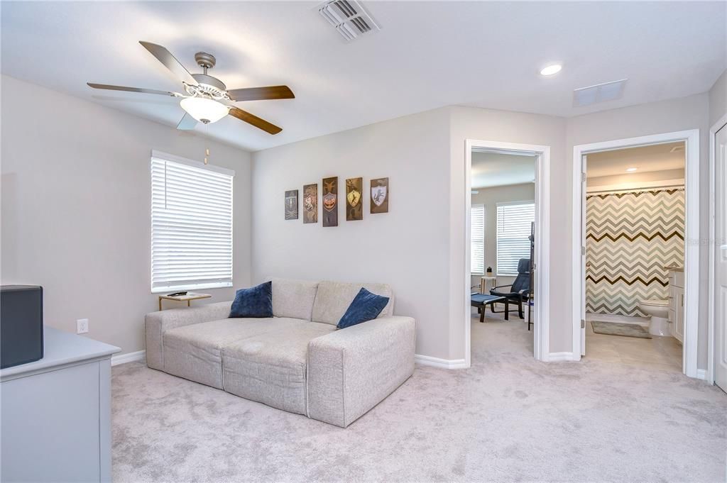 For Rent: $2,795 (3 beds, 3 baths, 1940 Square Feet)