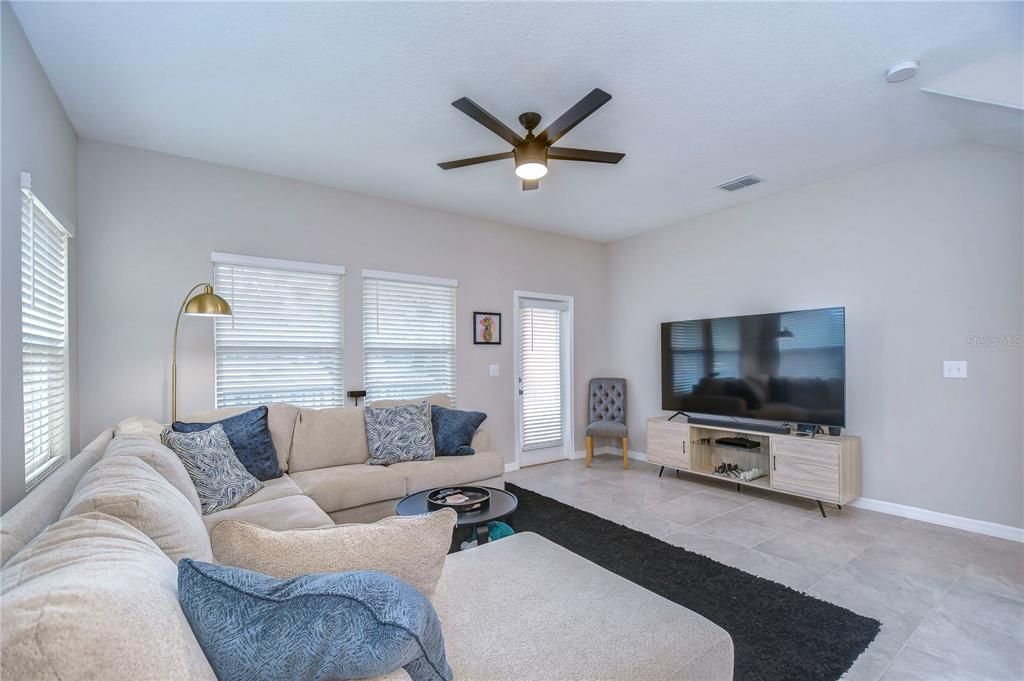 For Rent: $2,795 (3 beds, 3 baths, 1940 Square Feet)