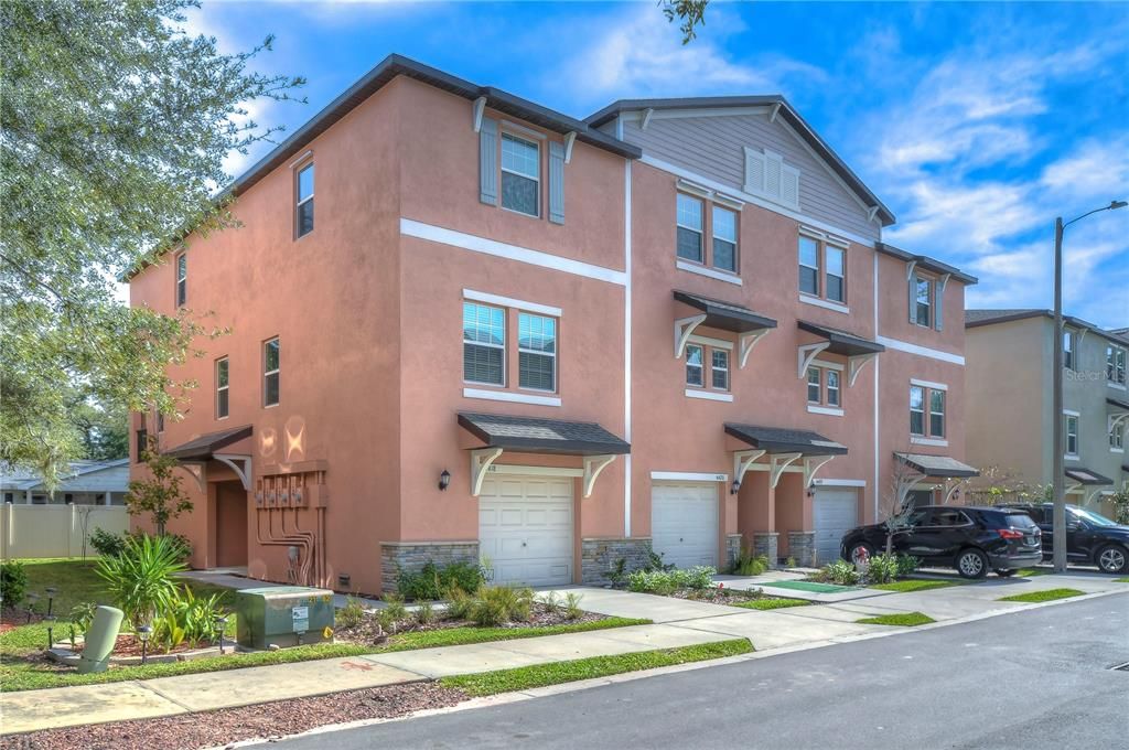 For Rent: $2,795 (3 beds, 3 baths, 1940 Square Feet)