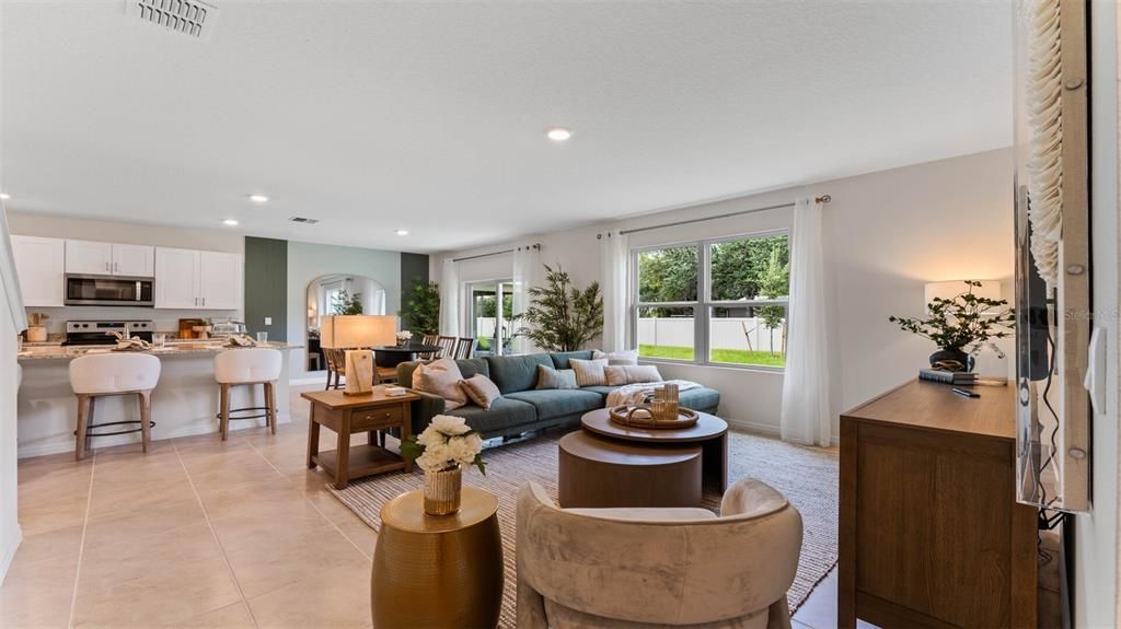 Activo con contrato: $419,990 (5 camas, 3 baños, 2601 Pies cuadrados)