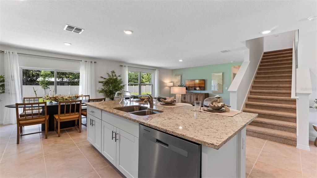 Activo con contrato: $419,990 (5 camas, 3 baños, 2601 Pies cuadrados)