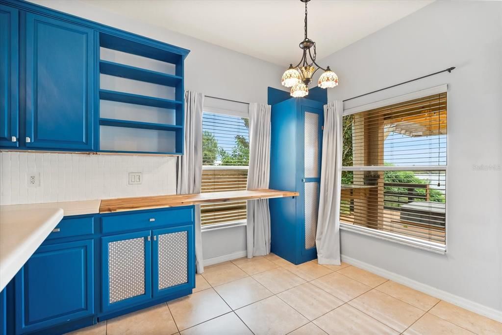 待售: $495,000 (4 贝兹, 2 浴室, 2603 平方英尺)