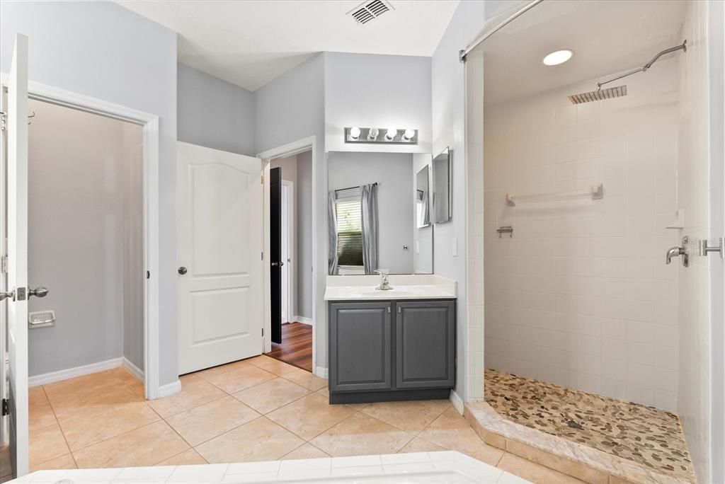 待售: $495,000 (4 贝兹, 2 浴室, 2603 平方英尺)