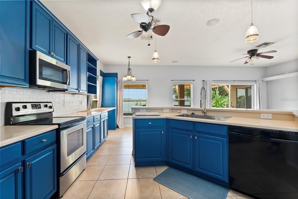 待售: $495,000 (4 贝兹, 2 浴室, 2603 平方英尺)