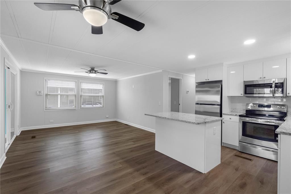 合同活跃: $145,000 (2 贝兹, 2 浴室, 1004 平方英尺)