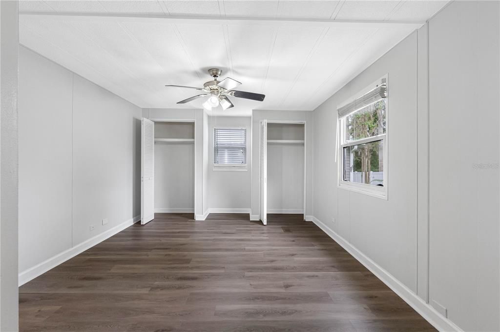 合同活跃: $145,000 (2 贝兹, 2 浴室, 1004 平方英尺)