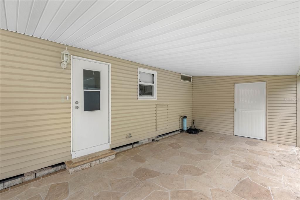 合同活跃: $145,000 (2 贝兹, 2 浴室, 1004 平方英尺)