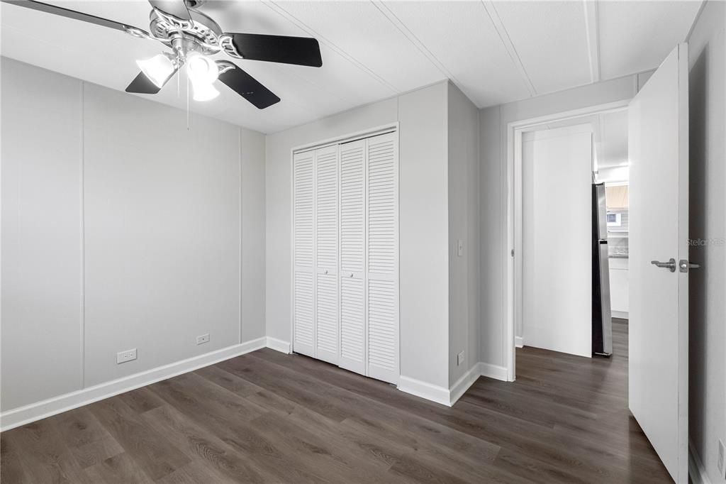 合同活跃: $145,000 (2 贝兹, 2 浴室, 1004 平方英尺)