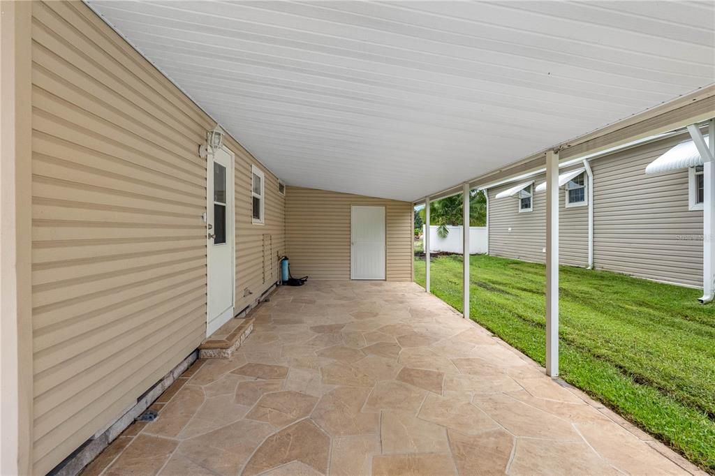 合同活跃: $145,000 (2 贝兹, 2 浴室, 1004 平方英尺)