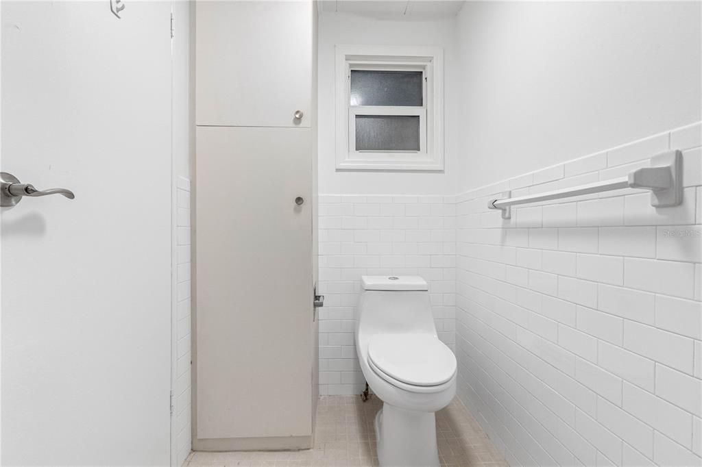 合同活跃: $145,000 (2 贝兹, 2 浴室, 1004 平方英尺)