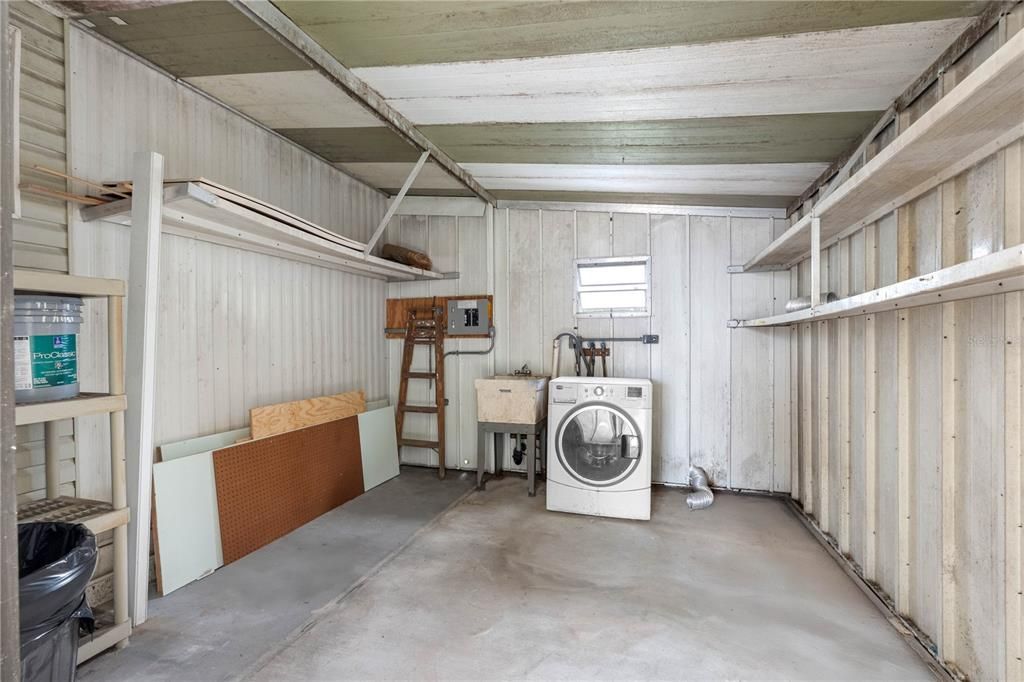 合同活跃: $145,000 (2 贝兹, 2 浴室, 1004 平方英尺)