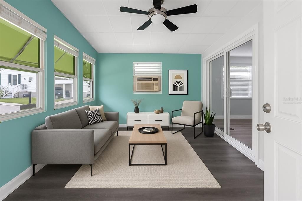 合同活跃: $145,000 (2 贝兹, 2 浴室, 1004 平方英尺)