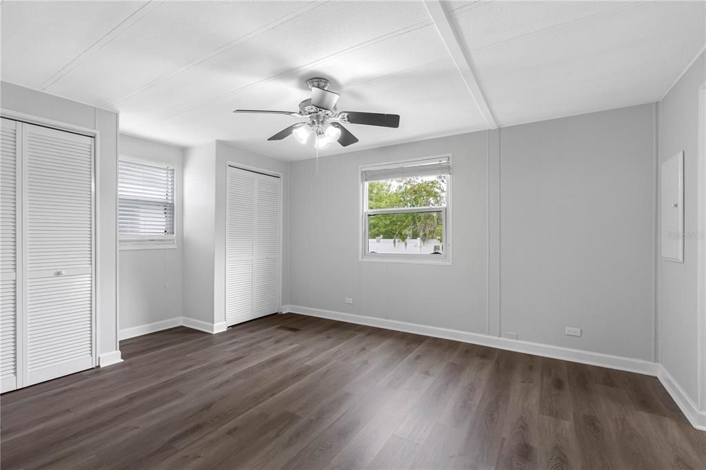 合同活跃: $145,000 (2 贝兹, 2 浴室, 1004 平方英尺)