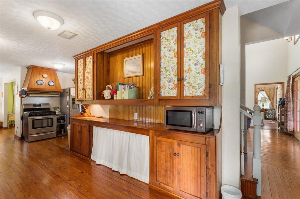 For Sale: $575,000 (3 beds, 2 baths, 2726 Square Feet)