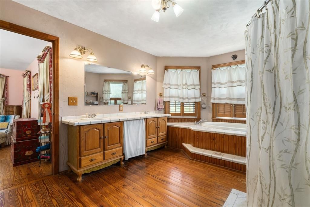 For Sale: $575,000 (3 beds, 2 baths, 2726 Square Feet)