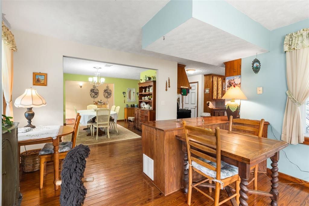 For Sale: $575,000 (3 beds, 2 baths, 2726 Square Feet)