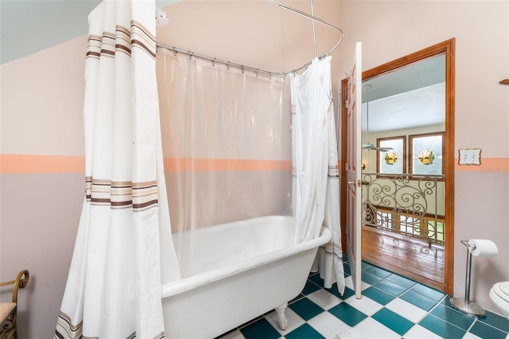 For Sale: $575,000 (3 beds, 2 baths, 2726 Square Feet)