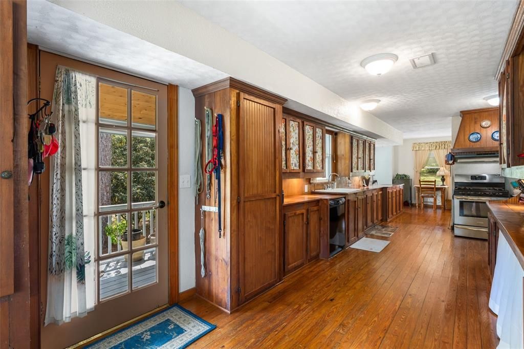 For Sale: $575,000 (3 beds, 2 baths, 2726 Square Feet)