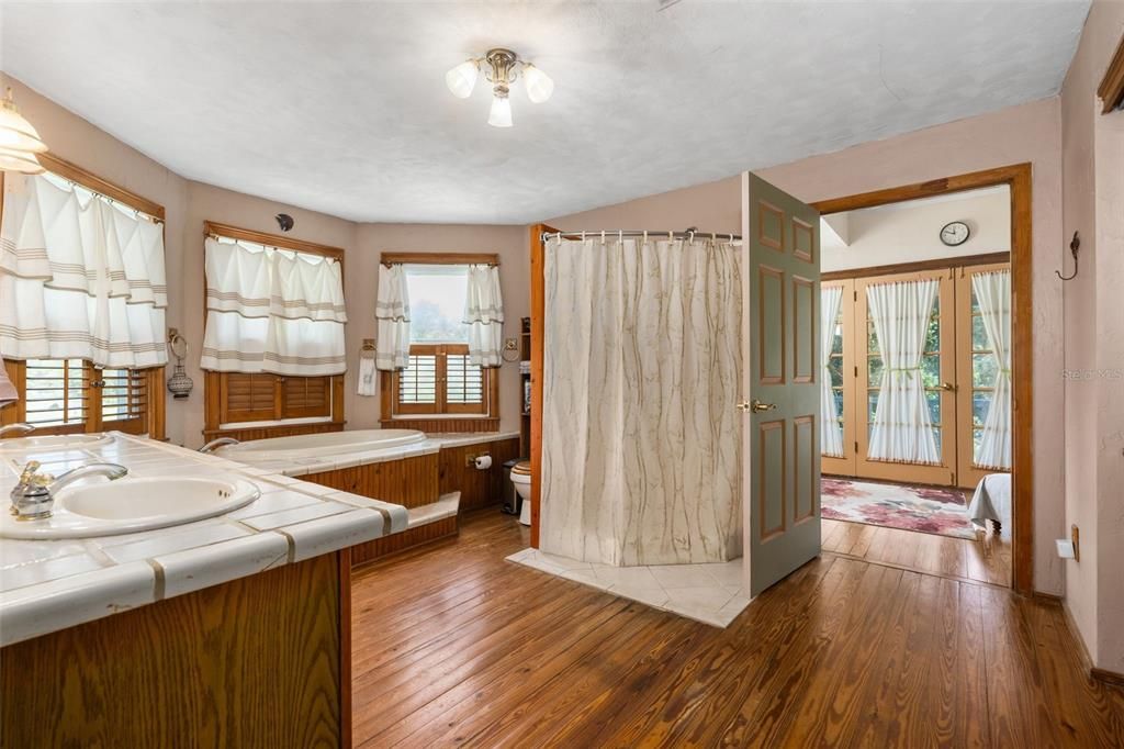 For Sale: $575,000 (3 beds, 2 baths, 2726 Square Feet)