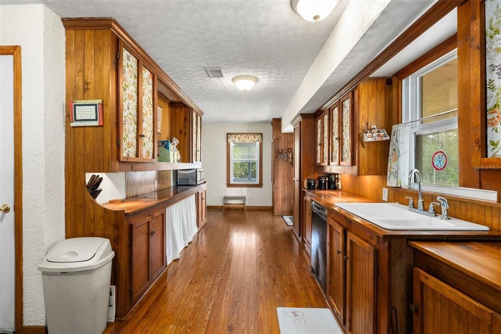 For Sale: $575,000 (3 beds, 2 baths, 2726 Square Feet)