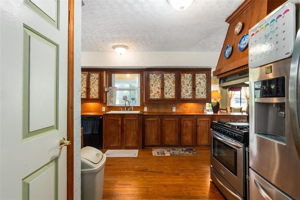 For Sale: $575,000 (3 beds, 2 baths, 2726 Square Feet)