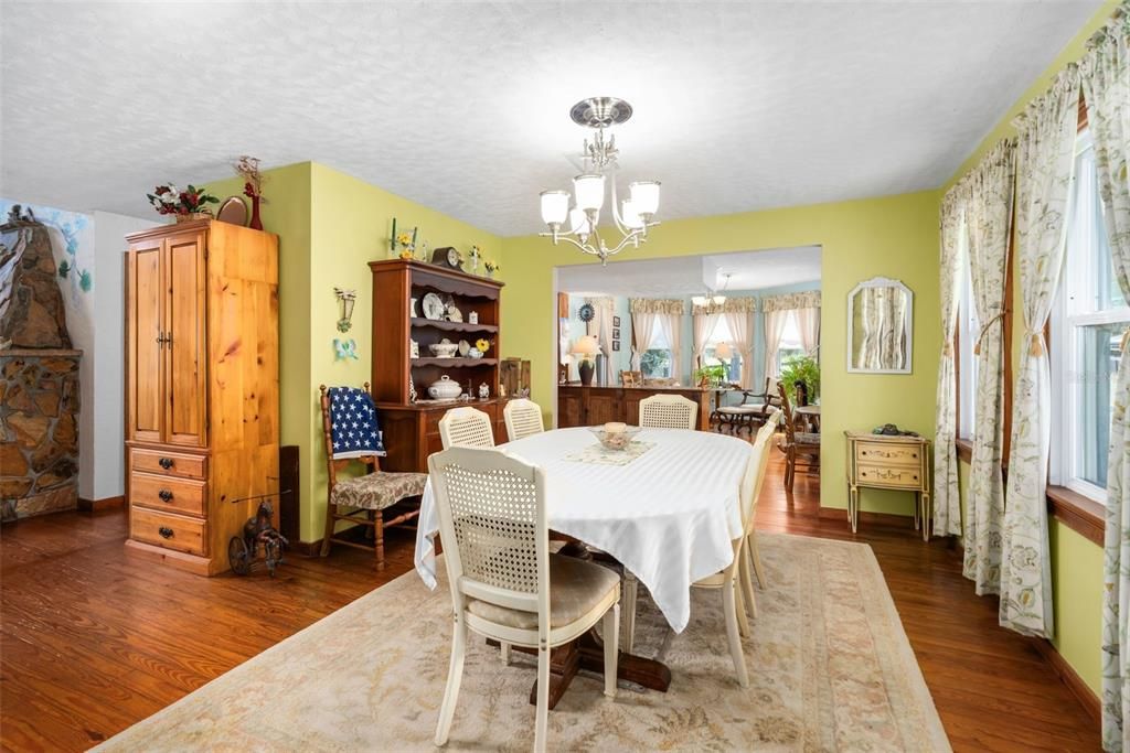 For Sale: $575,000 (3 beds, 2 baths, 2726 Square Feet)