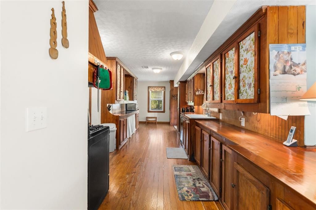 For Sale: $575,000 (3 beds, 2 baths, 2726 Square Feet)