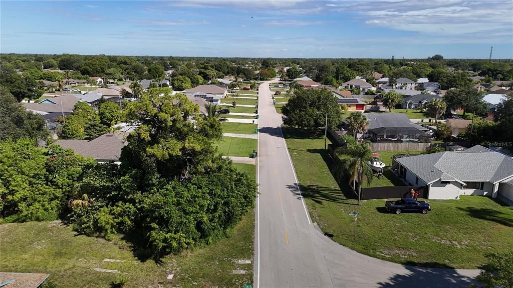 На продажу: $165,000 (0.23 acres)