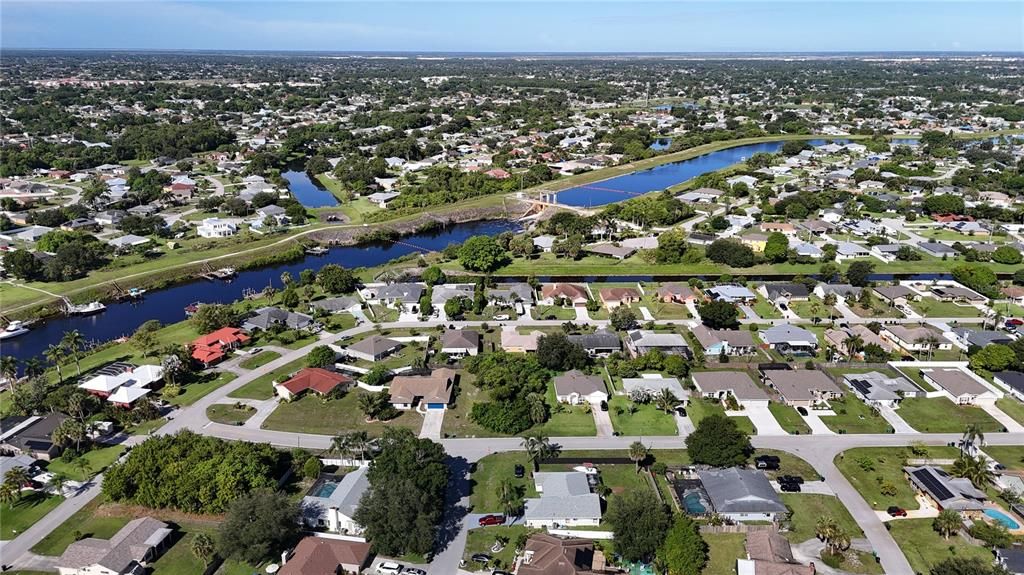 На продажу: $165,000 (0.23 acres)