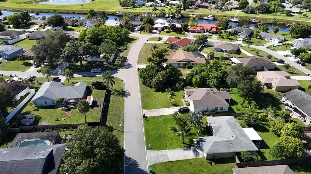 На продажу: $165,000 (0.23 acres)